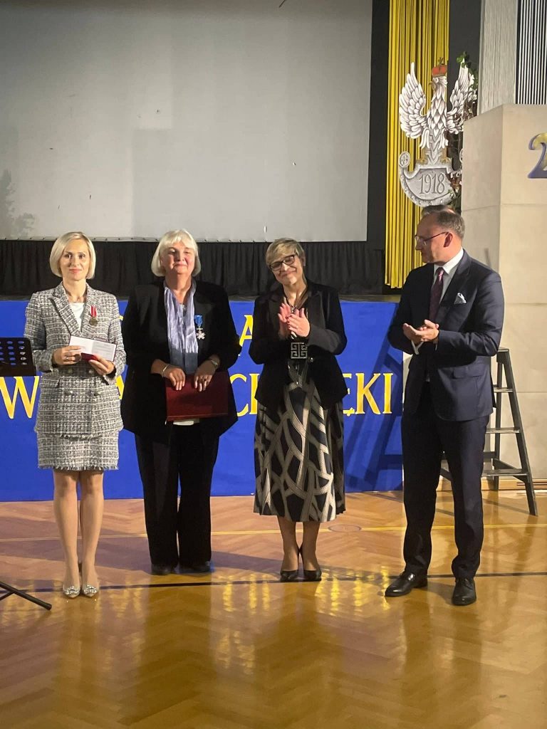 Wręczenie Medalu Komisji Edukacji Narodowej p. Ilonie Szliter-Wyzińskiej