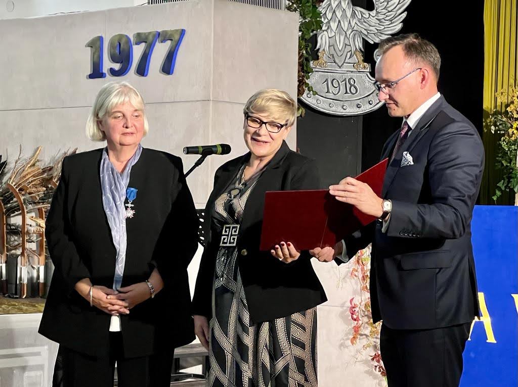 Wręczenie Honorowego Tytuły Profesora Oświaty dla Dyrektor Szkoły p. Hanny Kaczmarczyk