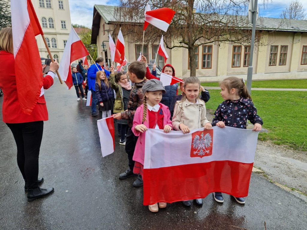 Obchody święta 3 Maja w klasach młodszych