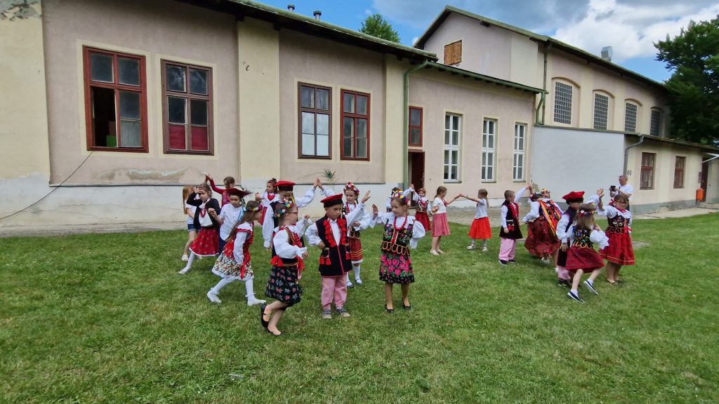 Festyn szkolny przygotowany przez Radę Rodziców