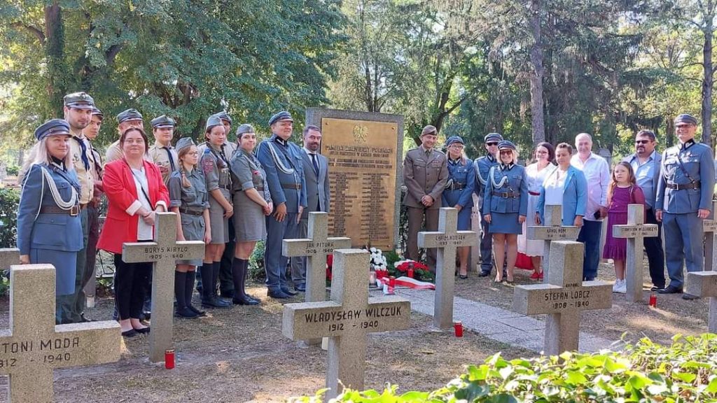 Uroczyste składanie kwiatów w kwaterze polskiej na Cmentarzu Centralnym 2.09.2023