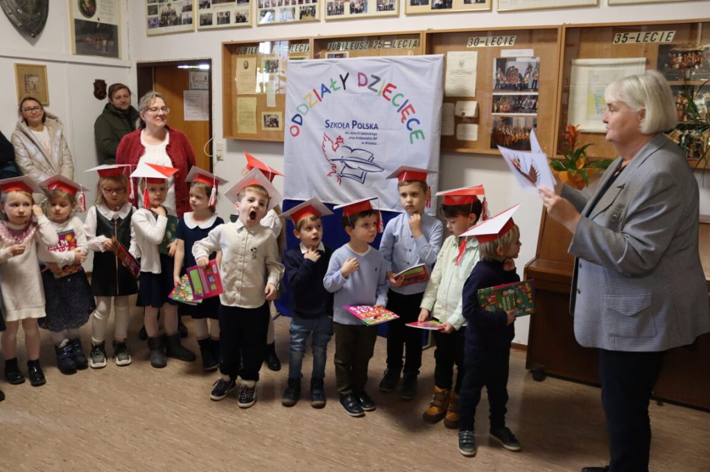 Pasowanie na przedszkolaka w grupie starszej oddziału dziecięcego „Orzełki”