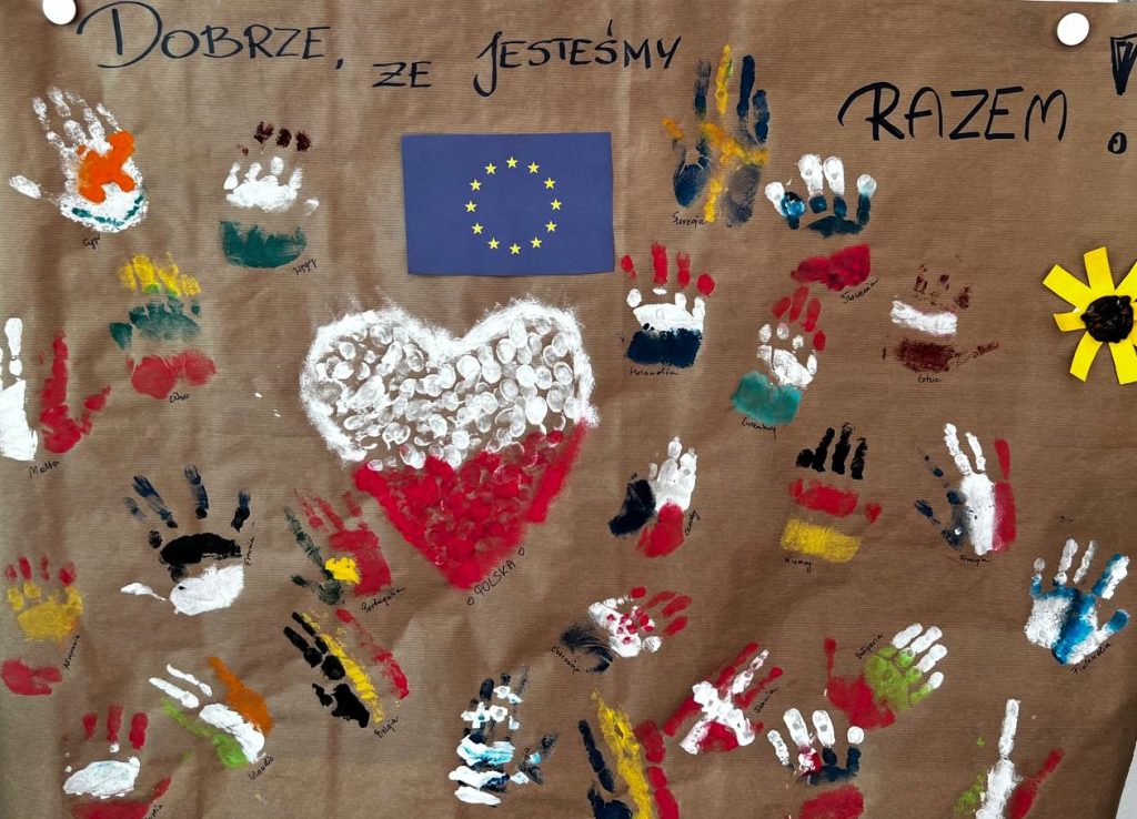Oddziały dziecięce i klasy pierwsze świętują 20 rocznicę obecności Polski w UE.