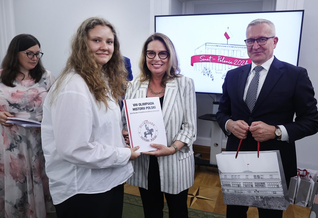 Udział uczennicy Gabrieli Szost w finale VIII Olimpiady Historii Polski dla Polonii i Polaków za Granicą