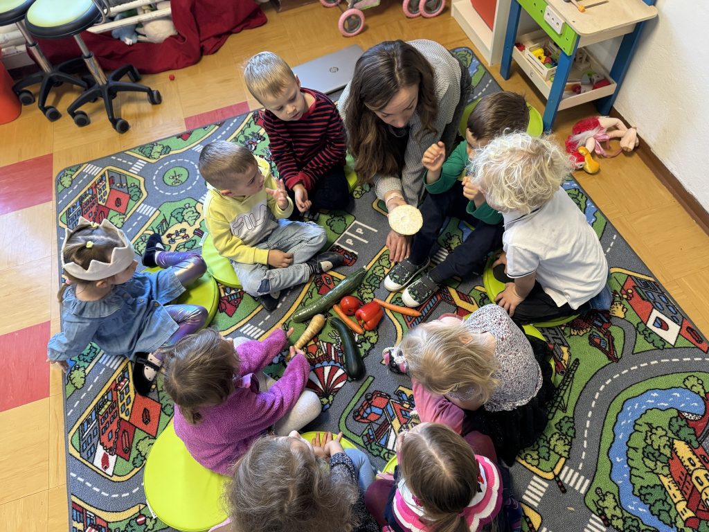 „Słoneczniki” i lekcja o warzywach.