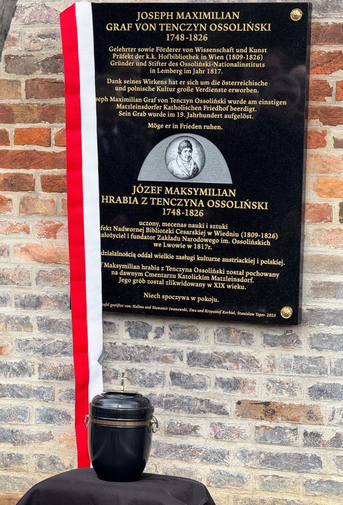 Uroczystość odsłonięcia pamiątkowej tablicy poświęconej Maksymilianowi Ossolińskiemu.