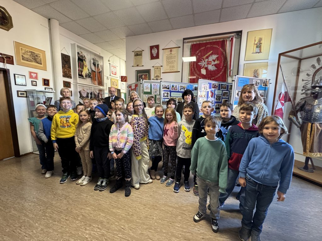 Wizytyta pani Beaty Śniegockiej z Departamentu Współpracy z Polonią i Polakami za Granicą oraz Ministra Pełnomocnego dr Roberta Filipczaka, Konsula Generalnego Rzeczypospolitej Polskiej w Wiedniu wraz z Małżonką w naszej szkole.