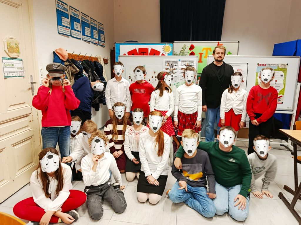 Warsztaty niepodległościowe prowadzone przez edukatorów IPN.