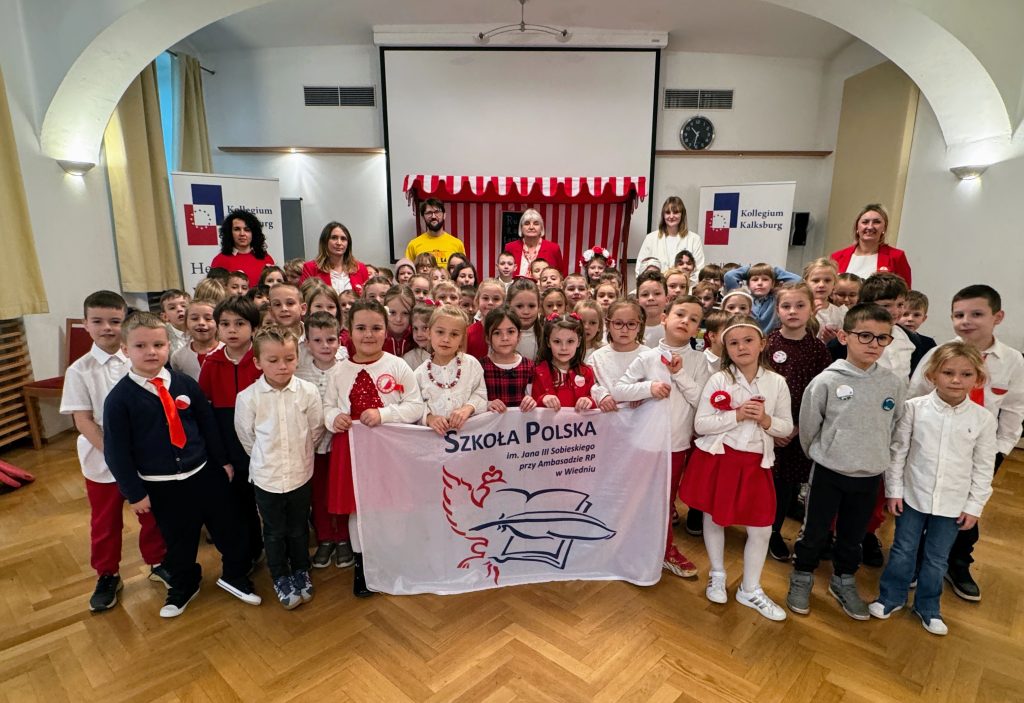 Spektakl „Rufi Rafi – Family Circus Show” w wykonaniu Teatru Czerwona Walizka.