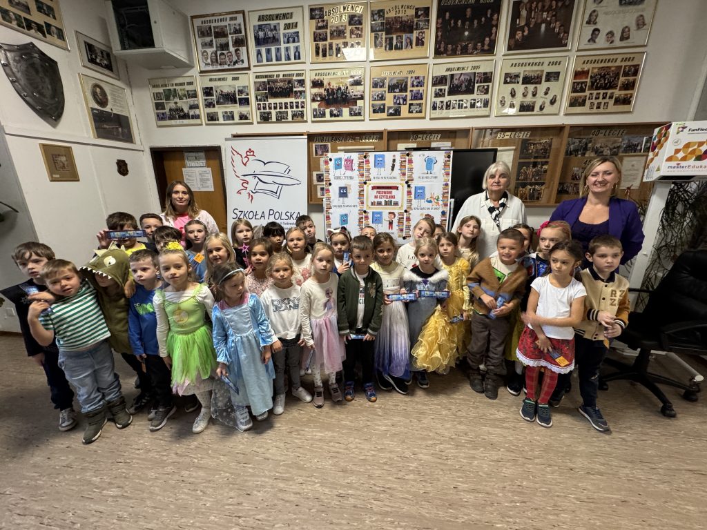 Pasowanie na czytelnika biblioteki w Szkole Polskiej przy Ambasadzie RP w Wiedeniu.