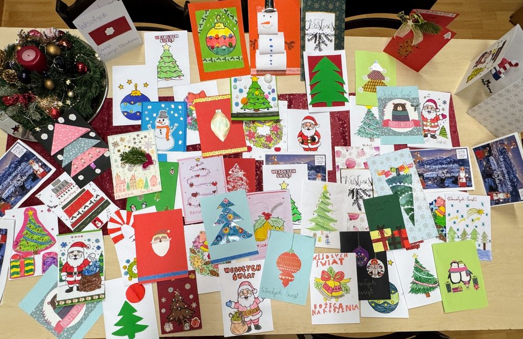Szkolna akcja „Kartka świąteczna dla seniora”.